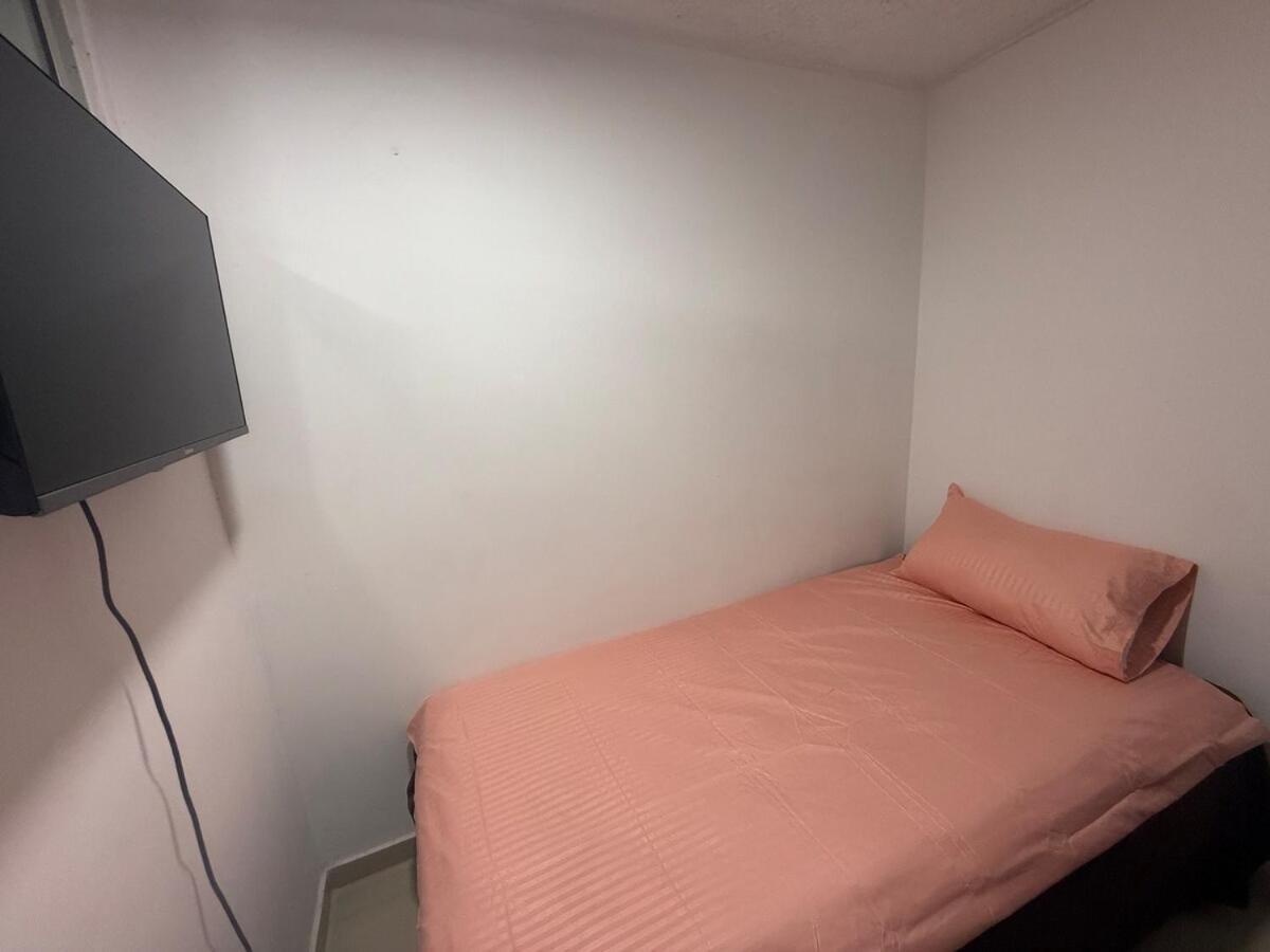 Apartmán Habitacion Pequena A Una Cuadra De Ventura Plaza Cúcuta Exteriér fotografie